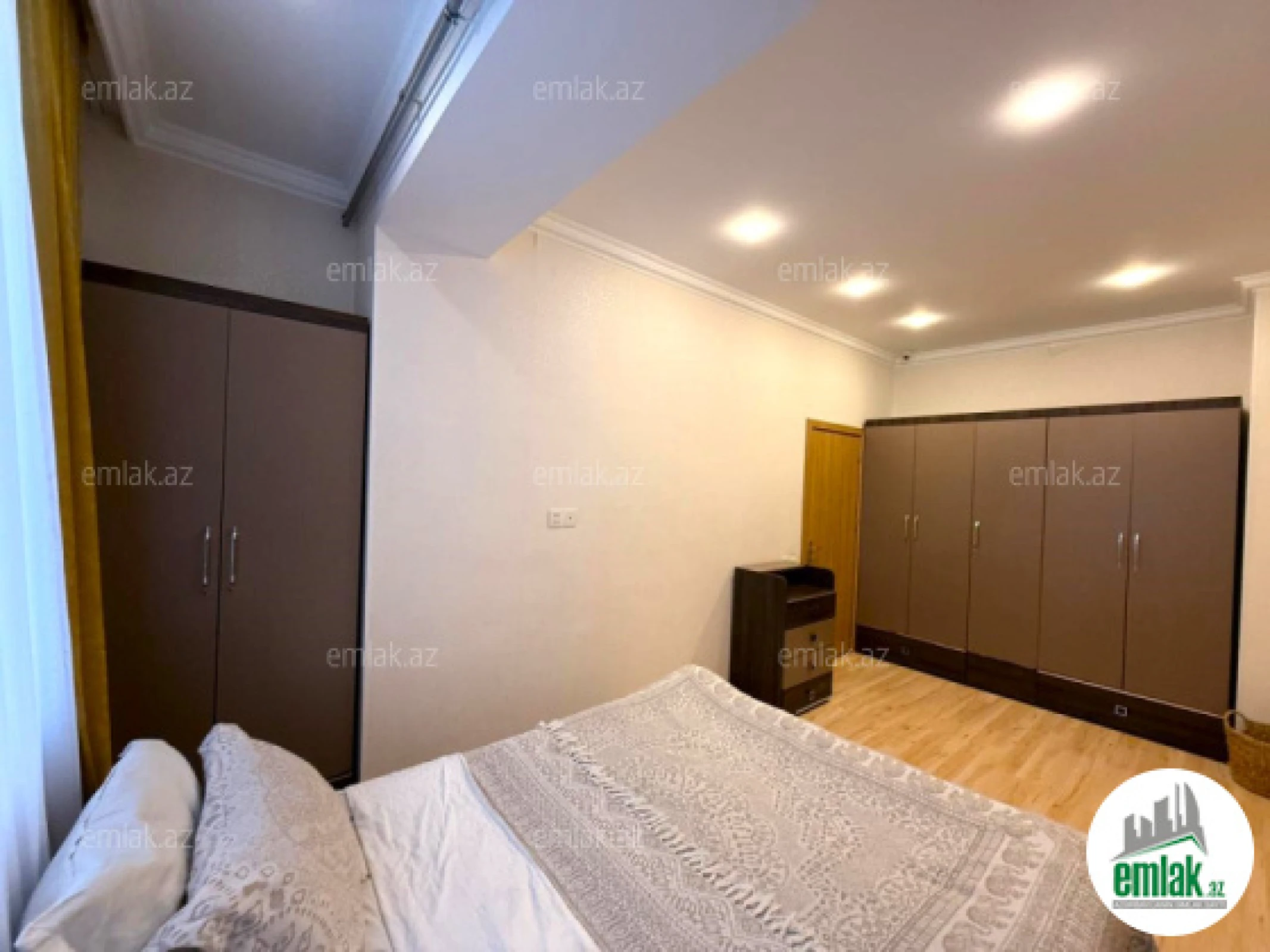 Satılır 2 otaqlı yeni tikili 70 m²