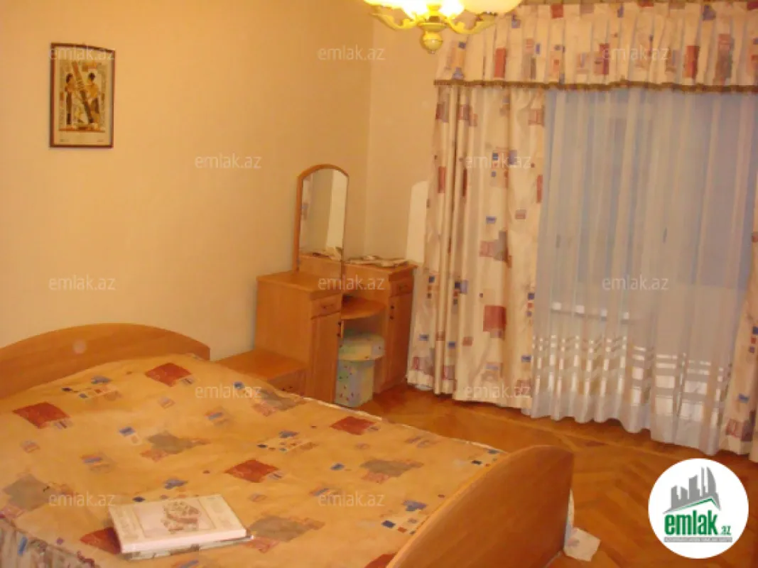 Satılır 3 otaqlı köhnə tikili 85 m²