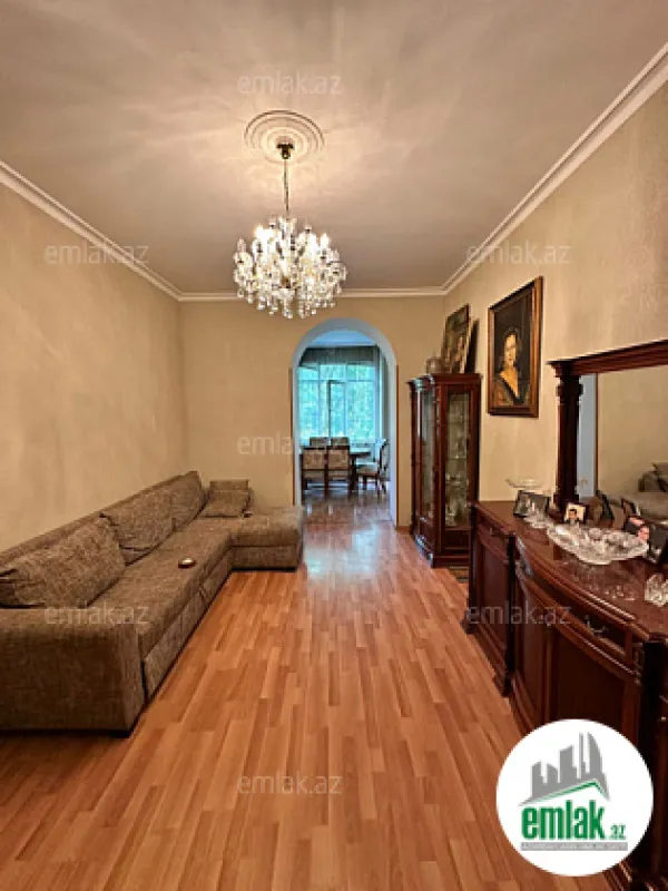 Satılır 3 otaqlı köhnə tikili 105 m²