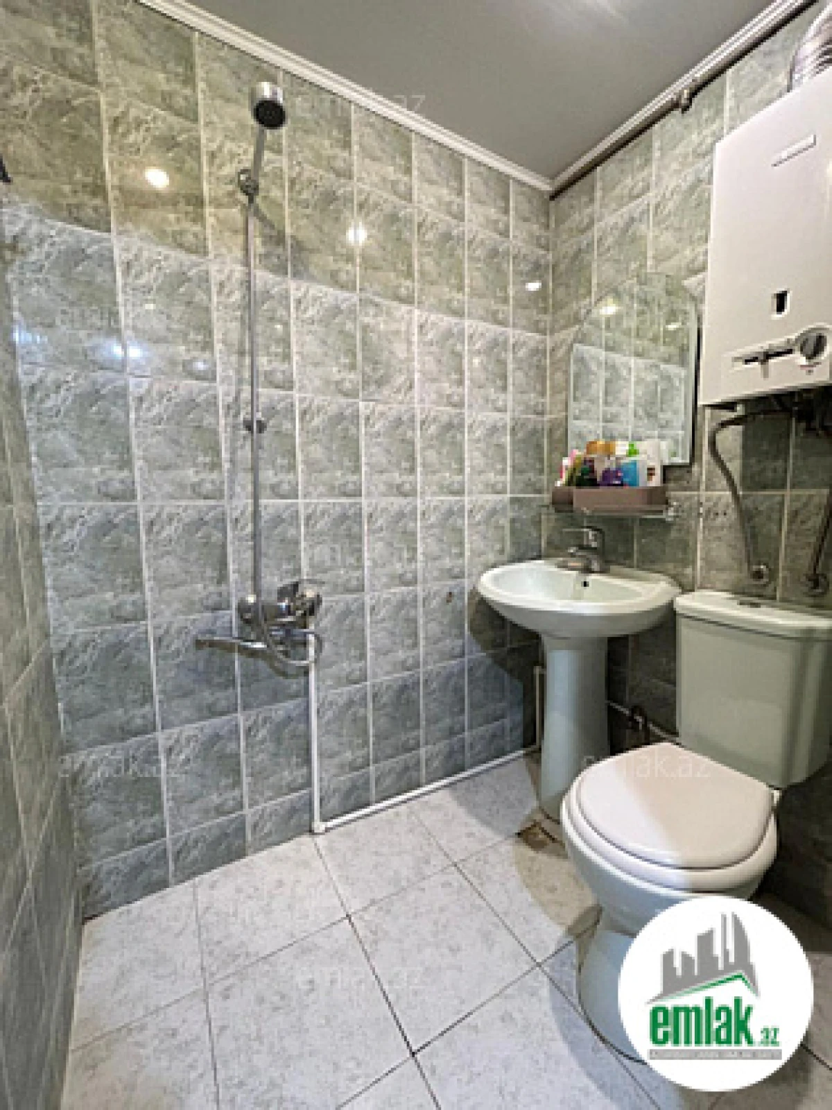 Satılır 2 otaqlı köhnə tikili 40 m²