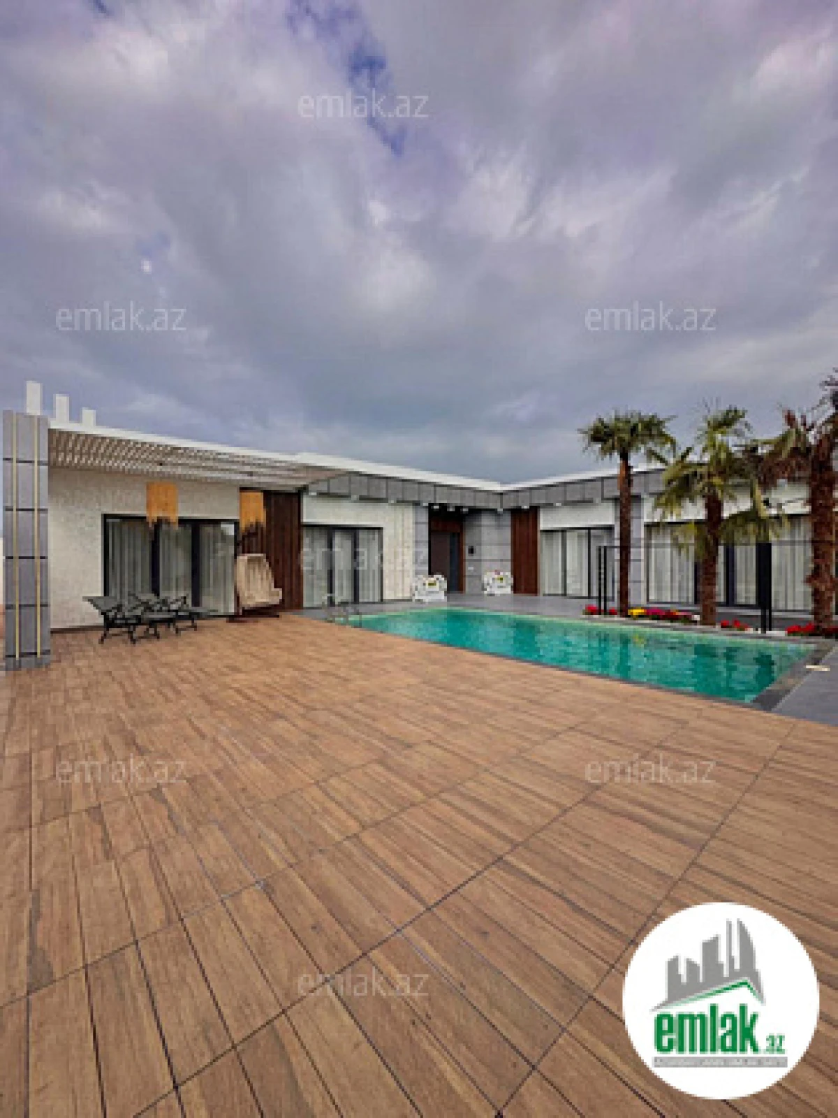 Satılır 5 otaqlı mənzil 220 m²