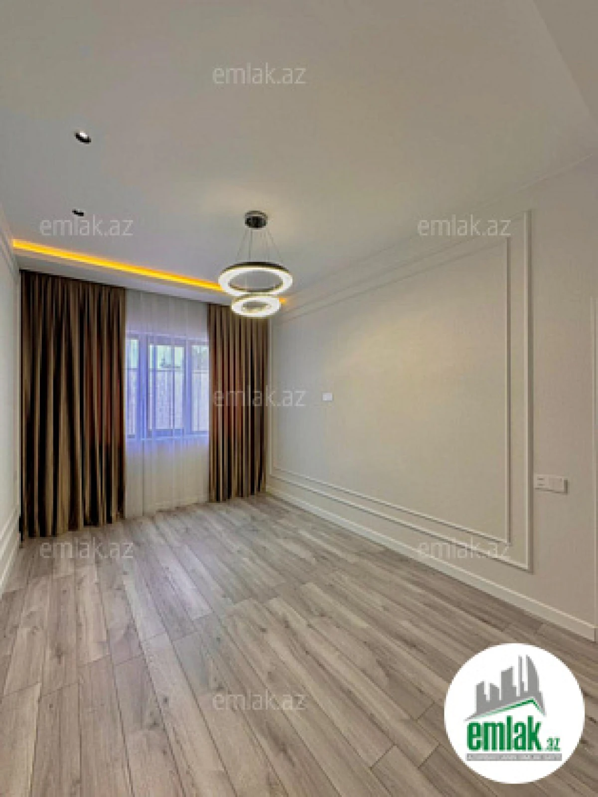 Satılır 5 otaqlı mənzil 220 m²