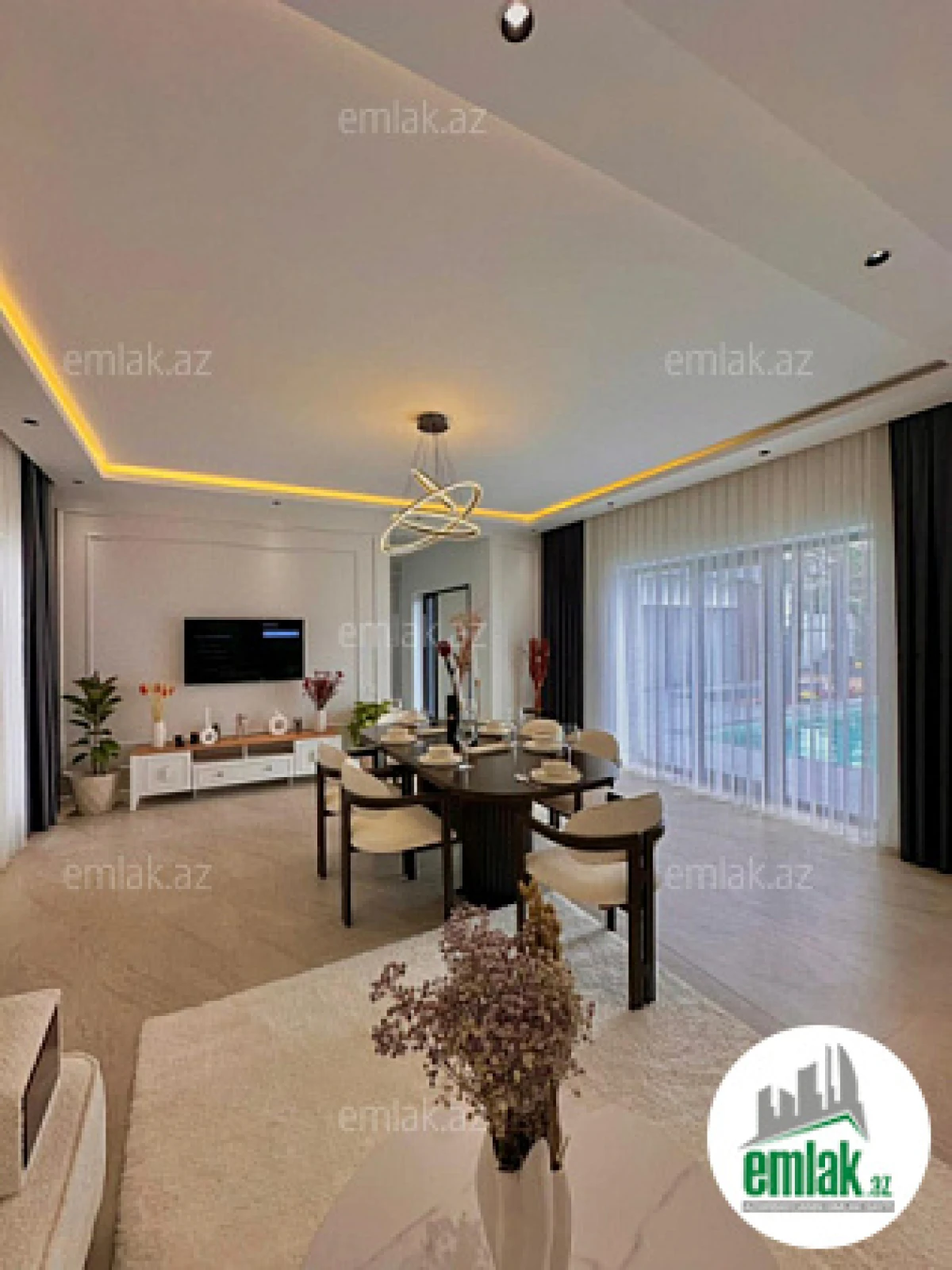 Satılır 5 otaqlı mənzil 220 m²