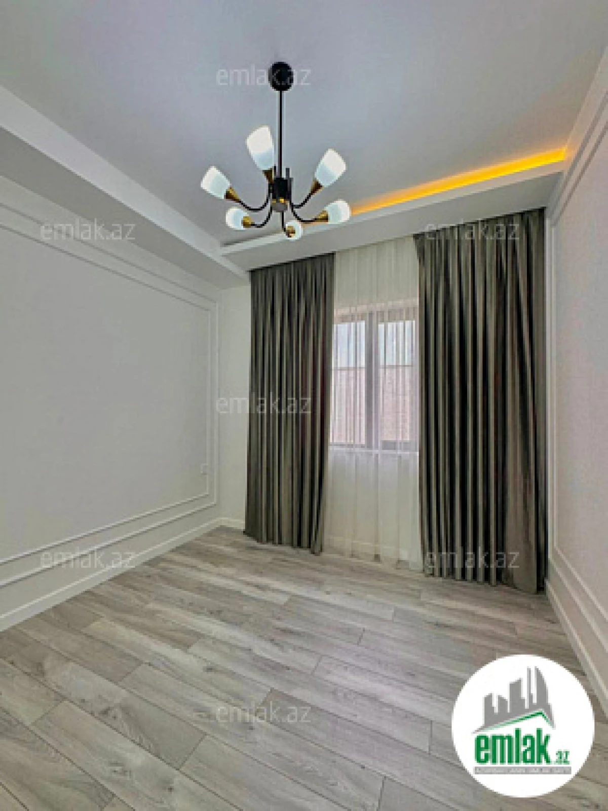Satılır 5 otaqlı mənzil 220 m²