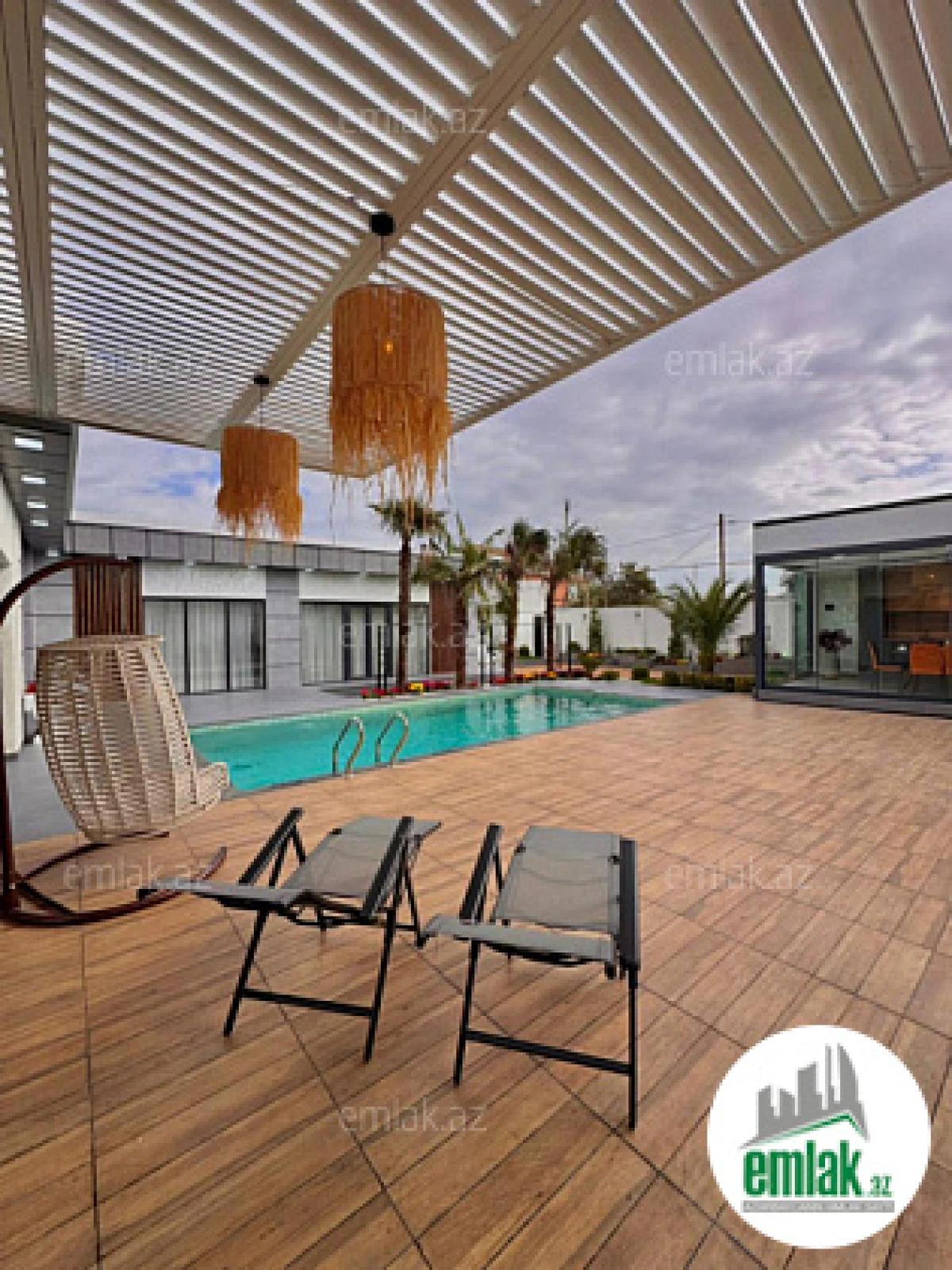 Satılır 5 otaqlı mənzil 220 m²