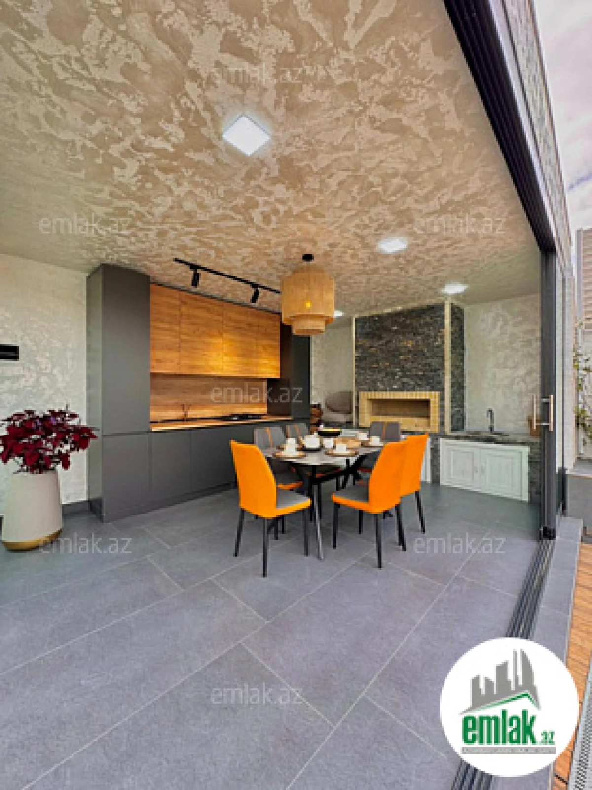 Satılır 5 otaqlı mənzil 220 m²