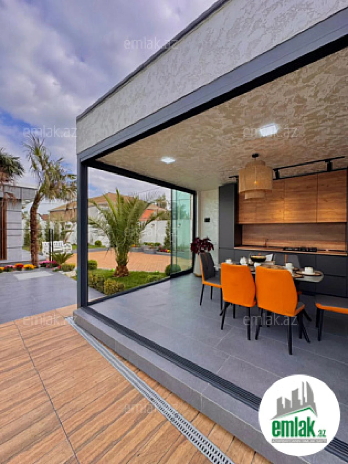 Satılır 5 otaqlı mənzil 220 m²