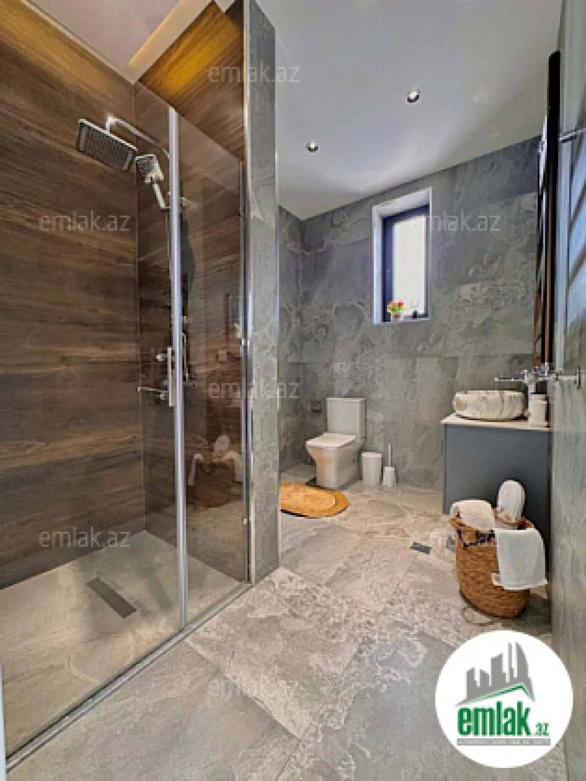 Satılır 5 otaqlı mənzil 220 m²