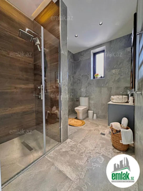 Satılır 5 otaqlı mənzil 220 m²
