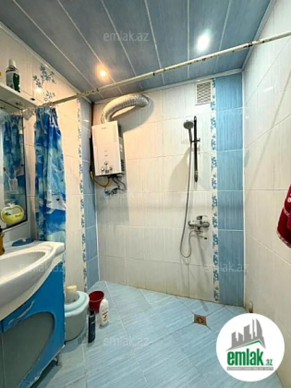 Satılır 3 otaqlı köhnə tikili 100 m²