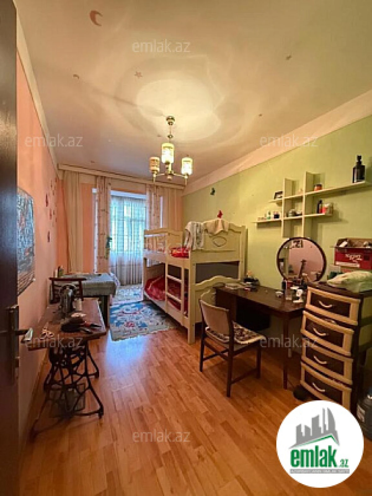 Satılır 3 otaqlı köhnə tikili 100 m²