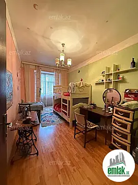 Satılır 3 otaqlı köhnə tikili 100 m²