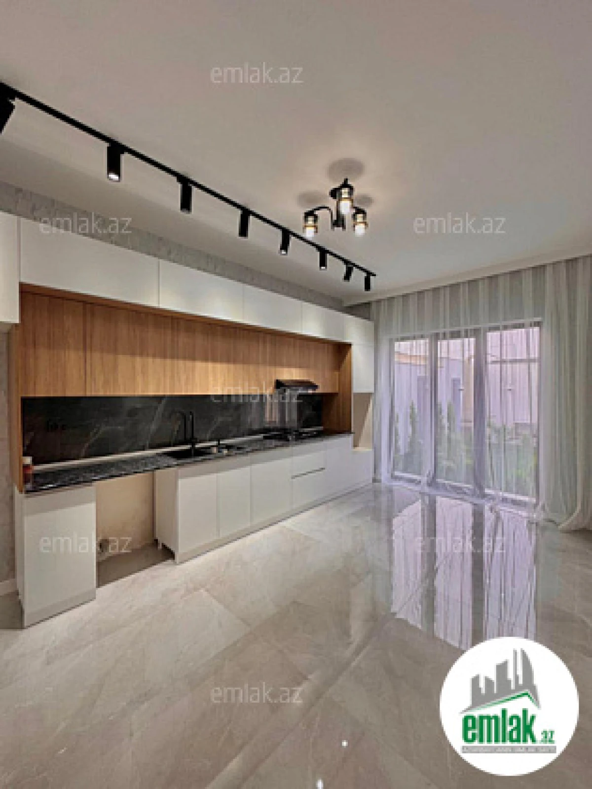 Satılır 4 otaqlı mənzil 170 m²