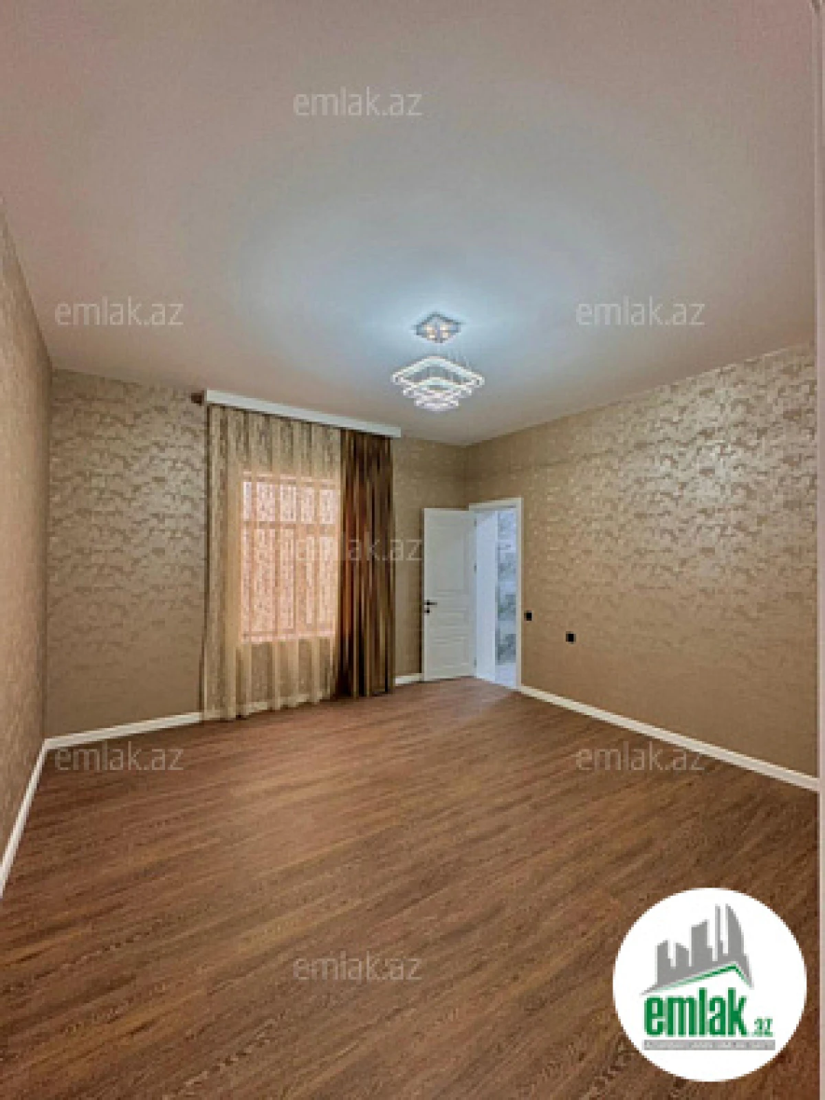 Satılır 4 otaqlı mənzil 170 m²