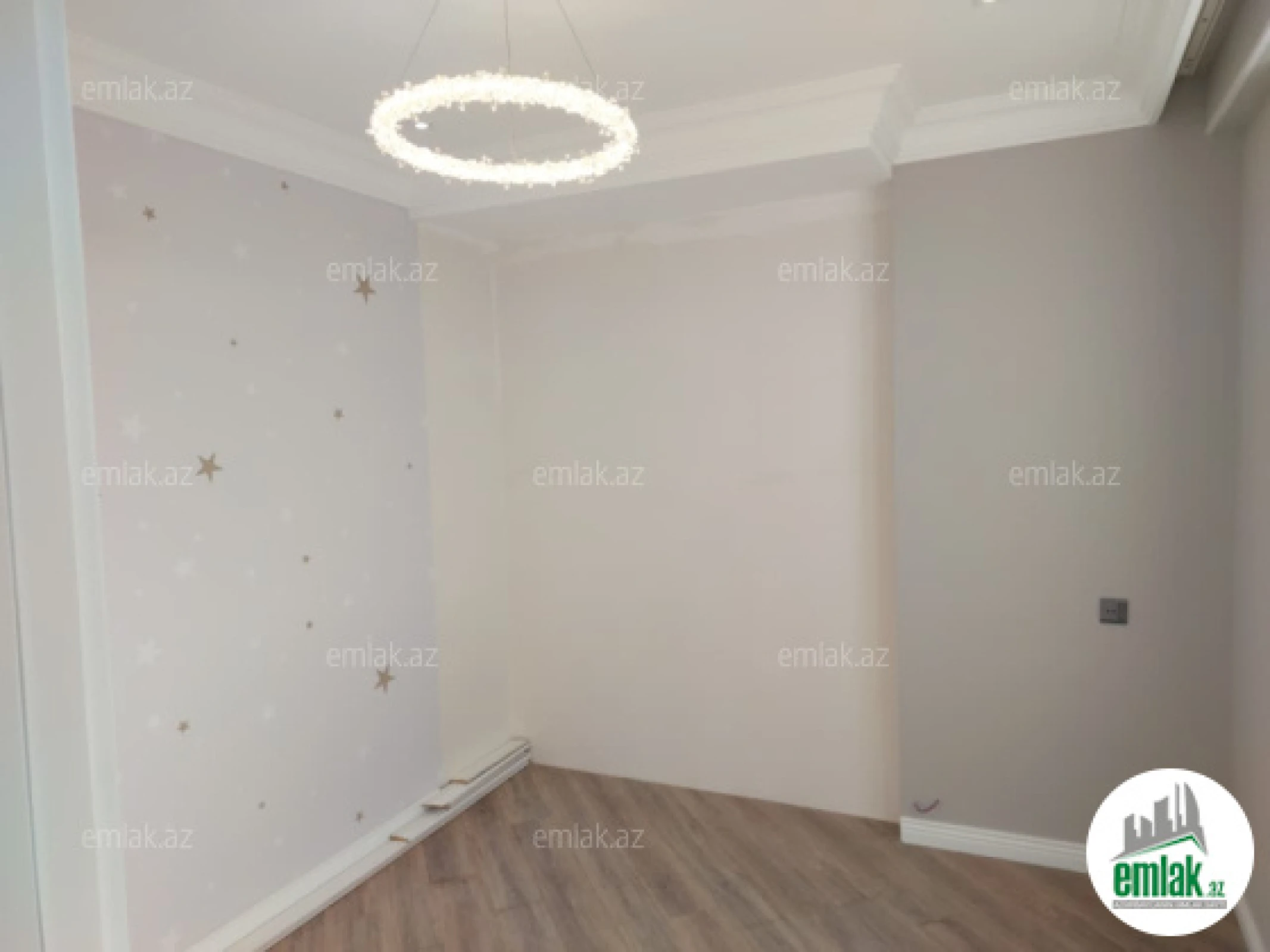 Satılır 4 otaqlı yeni tikili 140 m²