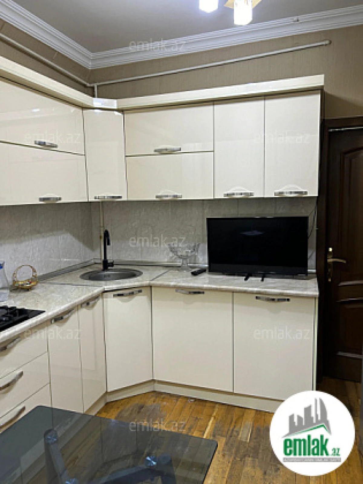 Satılır 3 otaqlı köhnə tikili 68 m²