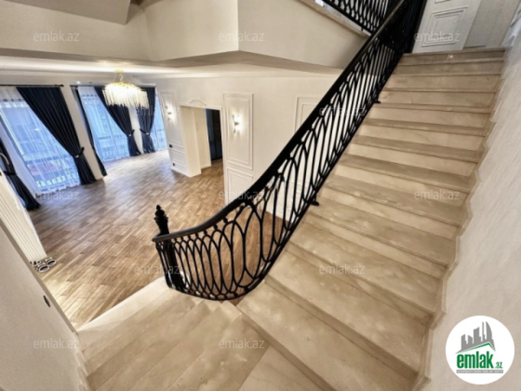 Satılır 7 otaqlı həyət evi 360 m²