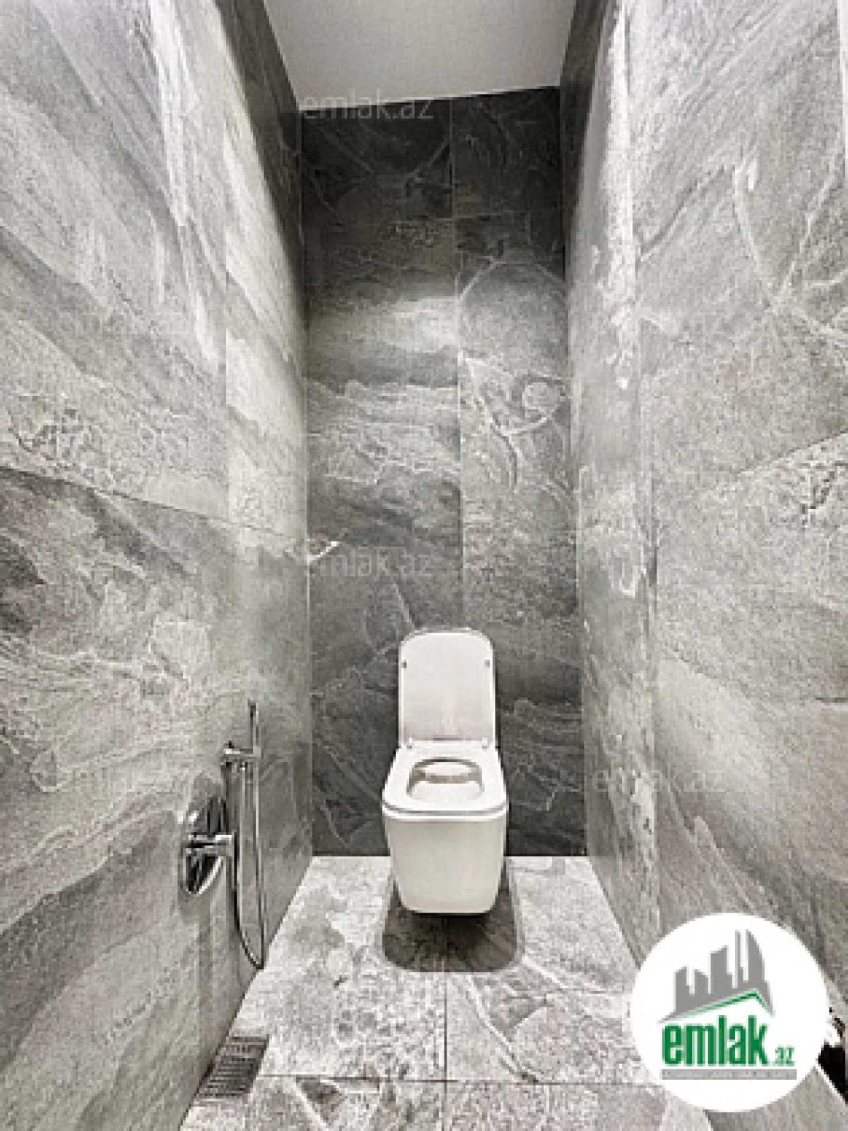 Satılır 7 otaqlı həyət evi 360 m²