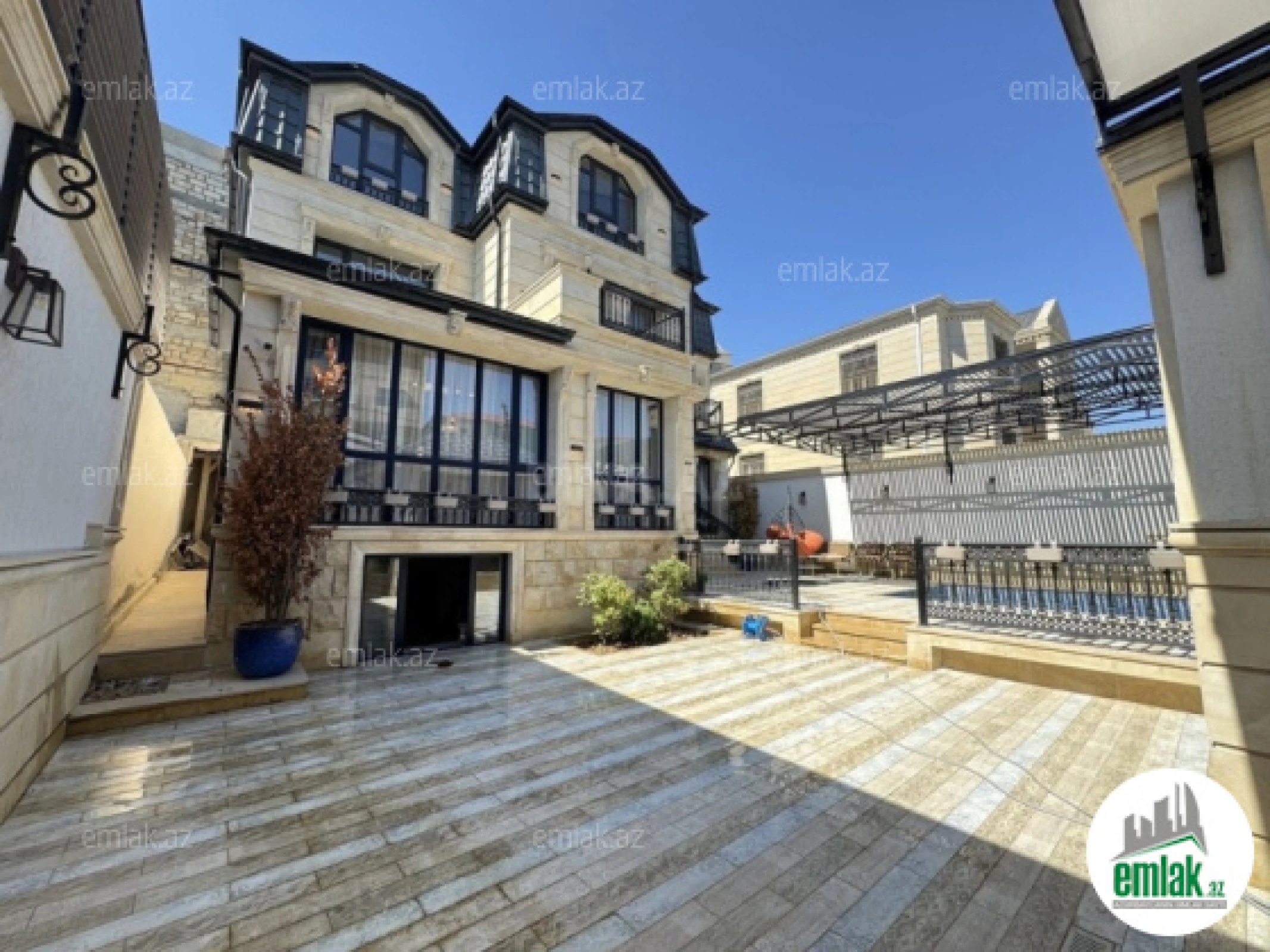 Satılır 7 otaqlı həyət evi 360 m²