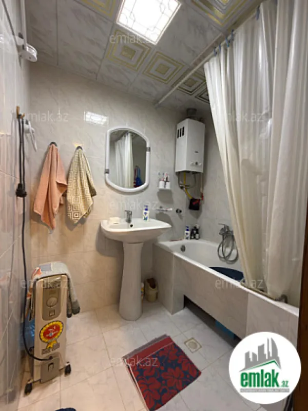 Satılır 3 otaqlı köhnə tikili 100 m²