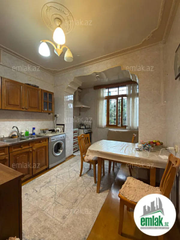 Satılır 3 otaqlı köhnə tikili 100 m²