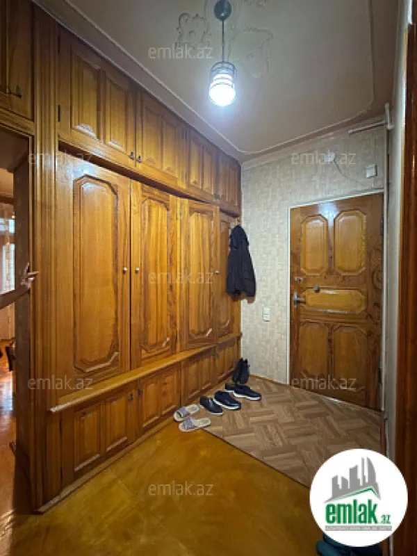 Satılır 3 otaqlı köhnə tikili 100 m²