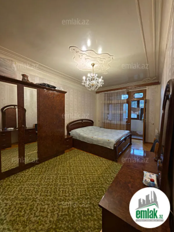 Satılır 3 otaqlı köhnə tikili 100 m²