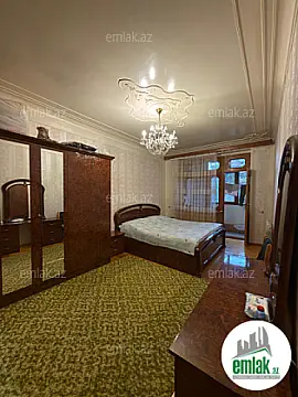 Satılır 3 otaqlı köhnə tikili 100 m²