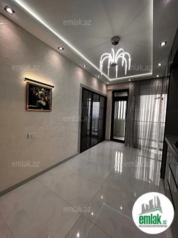 Satılır 3 otaqlı yeni tikili 130 m²