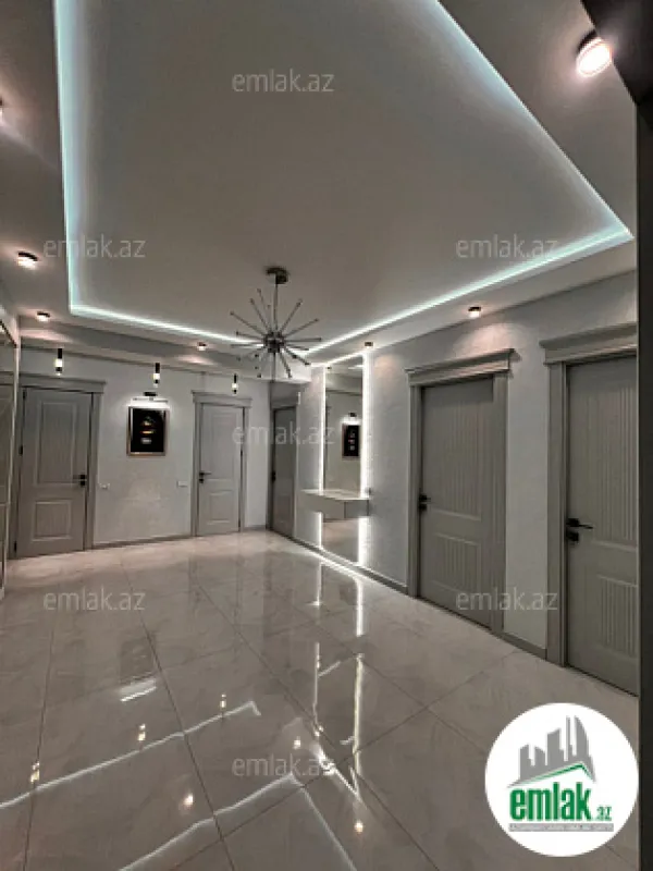 Satılır 3 otaqlı yeni tikili 130 m²