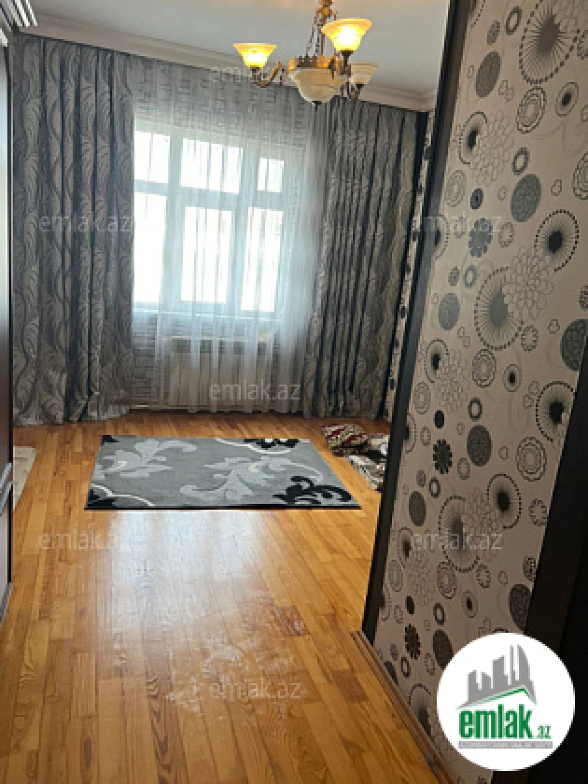 Satılır 4 otaqlı köhnə tikili 110 m²