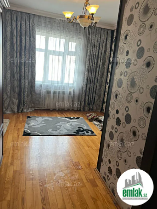 Satılır 4 otaqlı köhnə tikili 110 m²