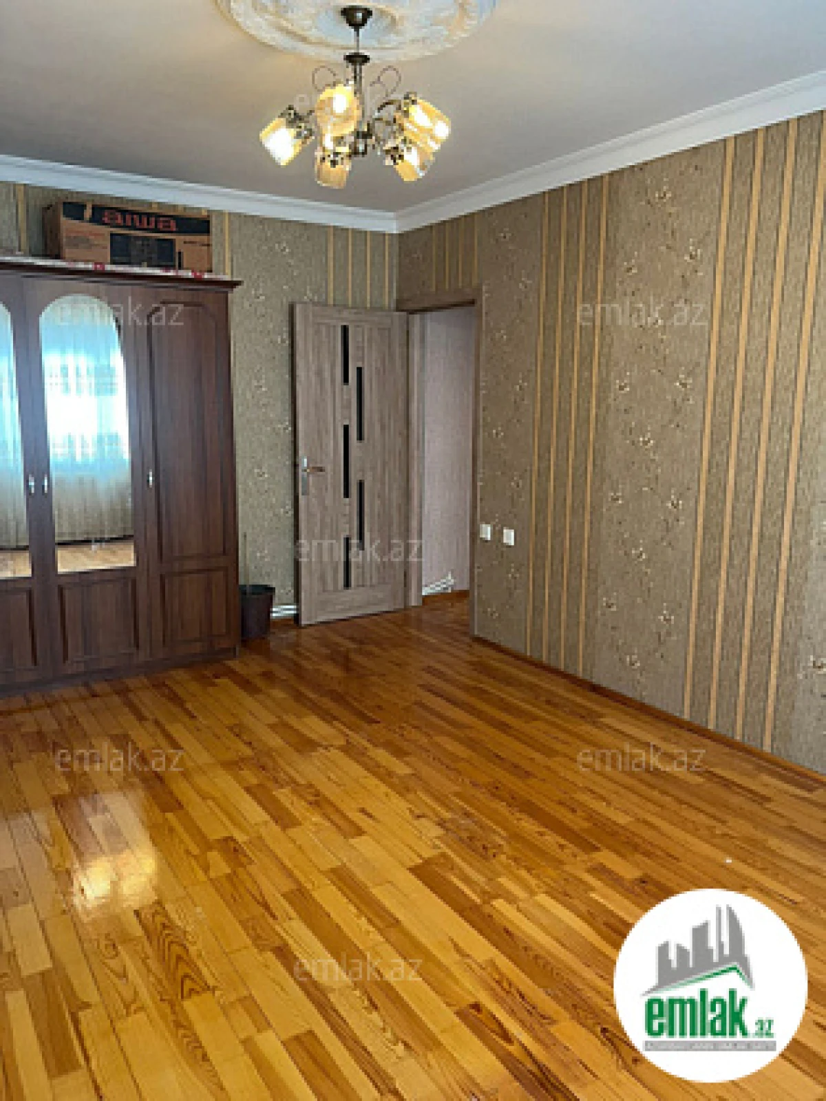 Satılır 4 otaqlı köhnə tikili 110 m²