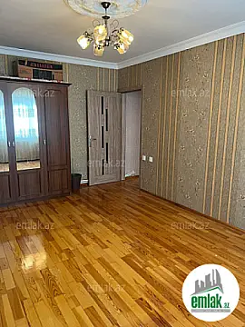 Satılır 4 otaqlı köhnə tikili 110 m²