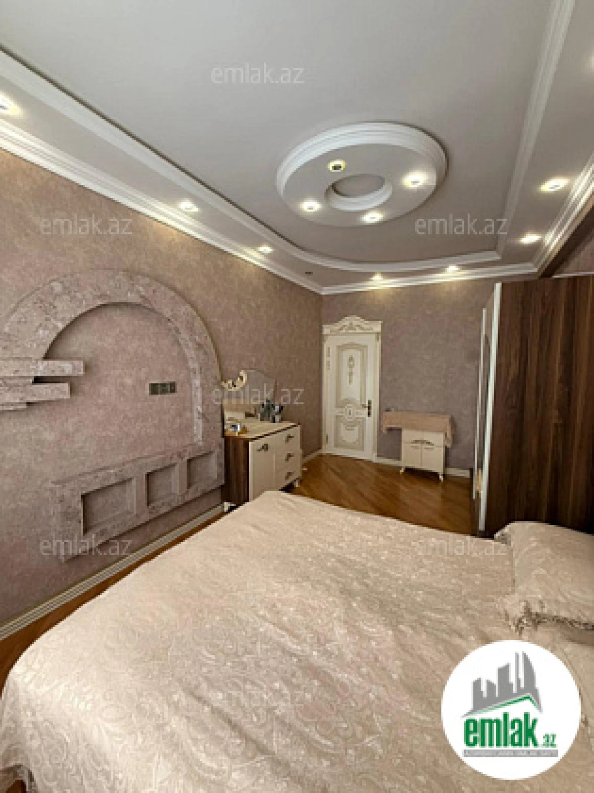 Satılır 4 otaqlı yeni tikili 130 m²