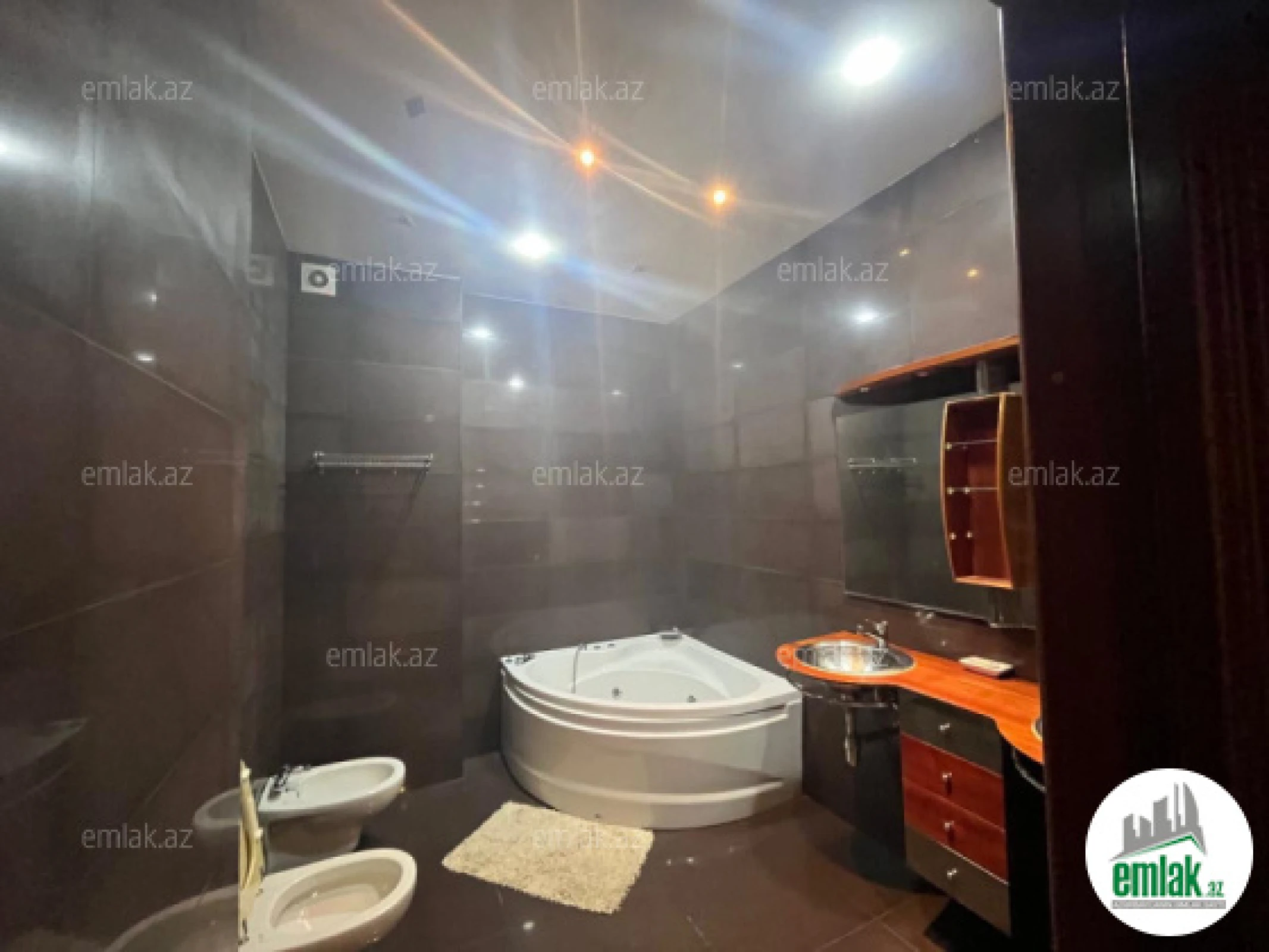 Satılır 3 otaqlı yeni tikili 140 m²