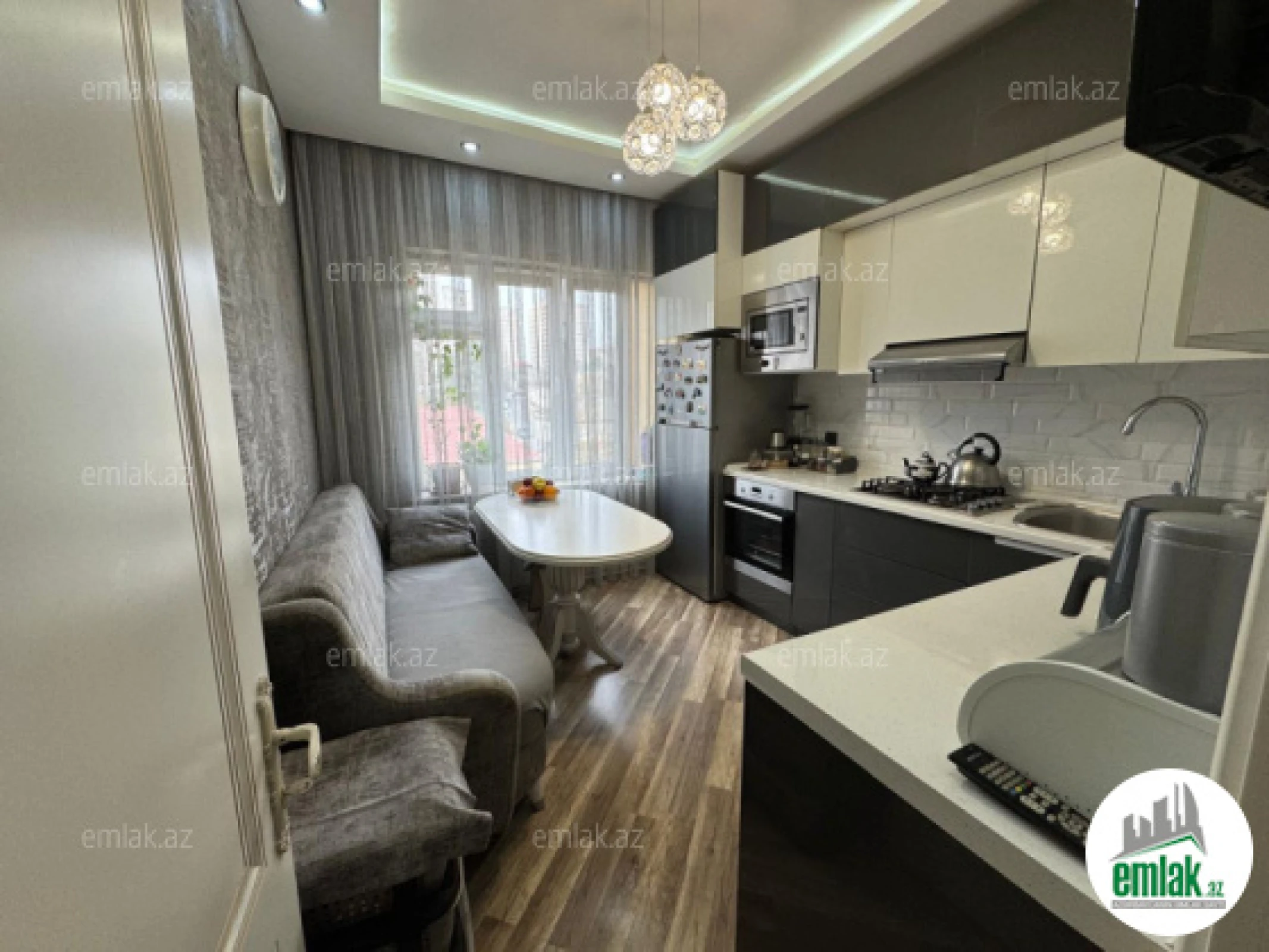 Satılır 2 otaqlı köhnə tikili 65 m²