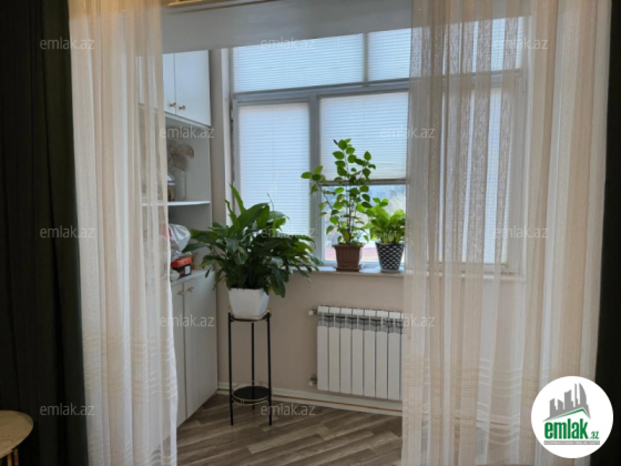 Satılır 2 otaqlı köhnə tikili 65 m²