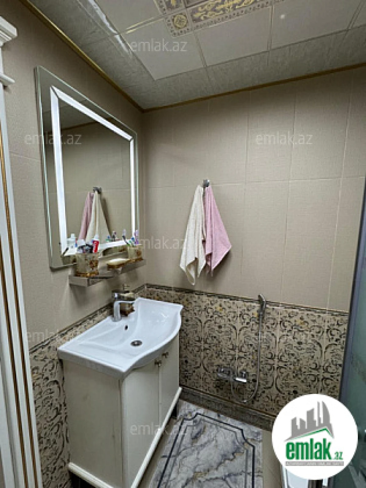 Satılır 2 otaqlı köhnə tikili 65 m²