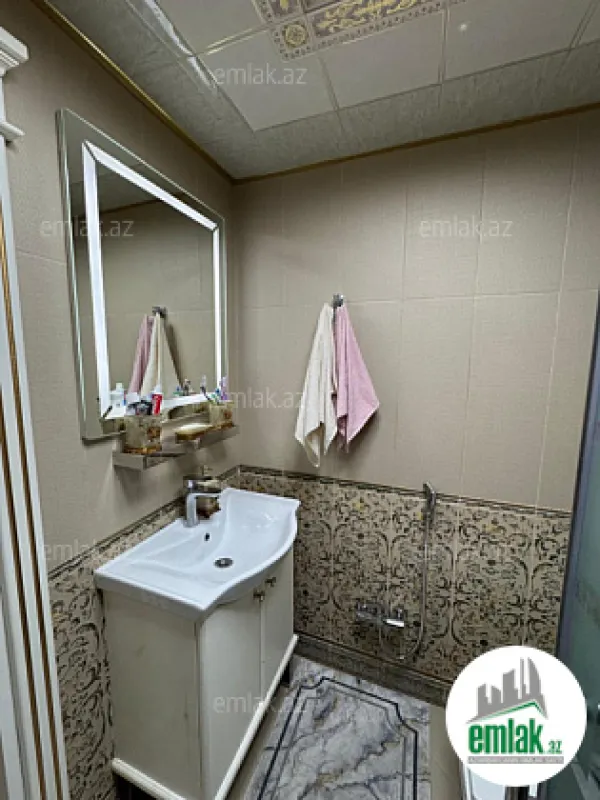 Satılır 2 otaqlı köhnə tikili 65 m²