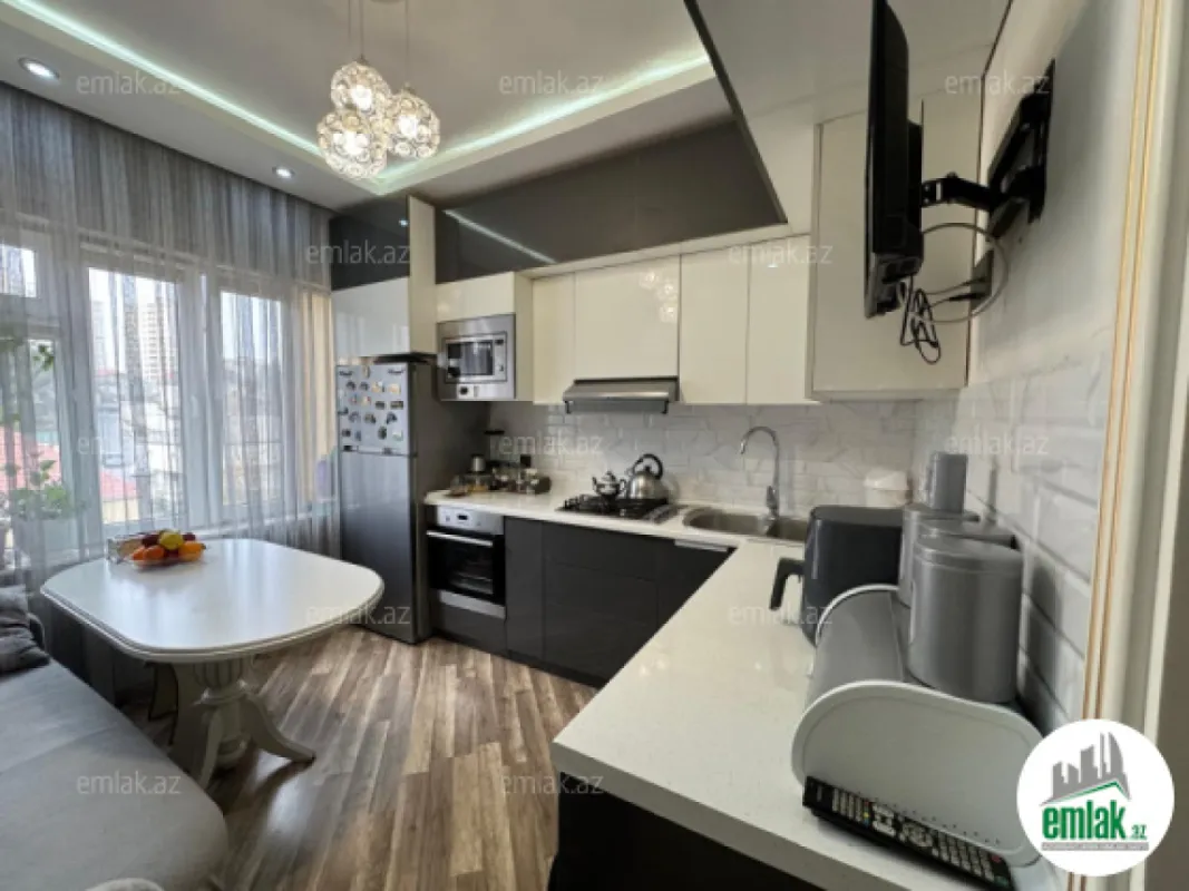 Satılır 2 otaqlı köhnə tikili 65 m²