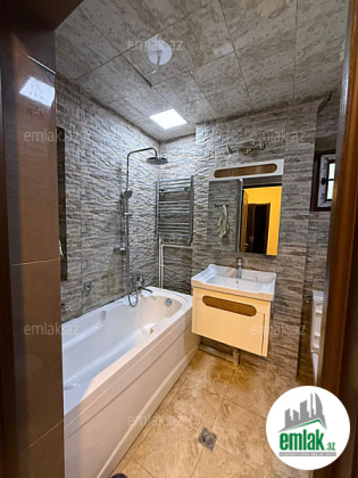 Satılır 3 otaqlı köhnə tikili 88 m²