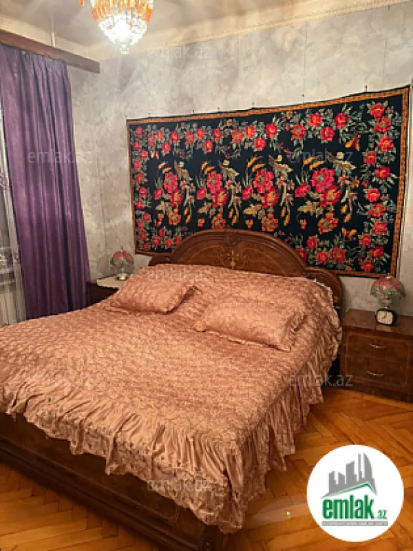 Satılır 3 otaqlı köhnə tikili 80 m²