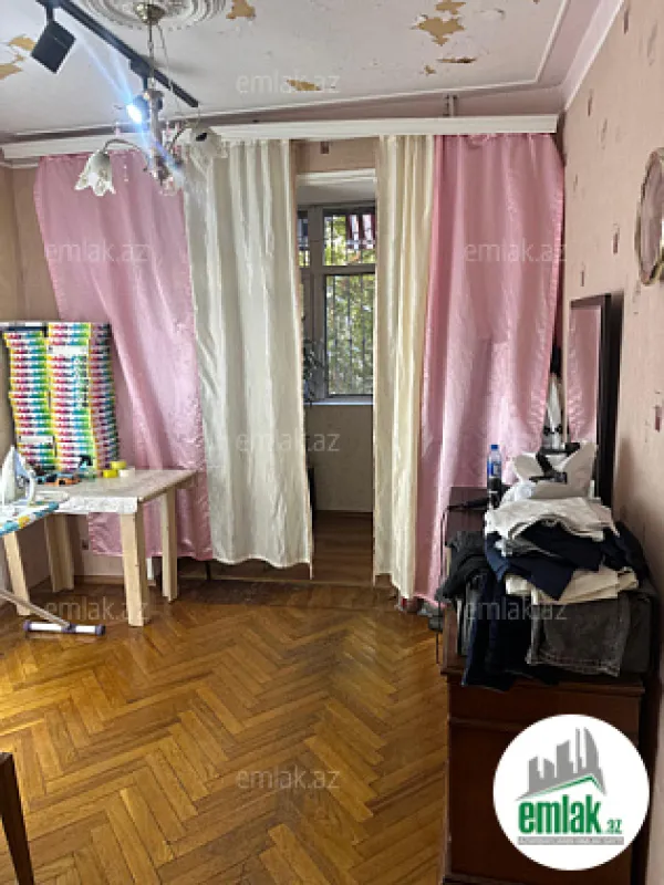 Satılır 3 otaqlı köhnə tikili 80 m²