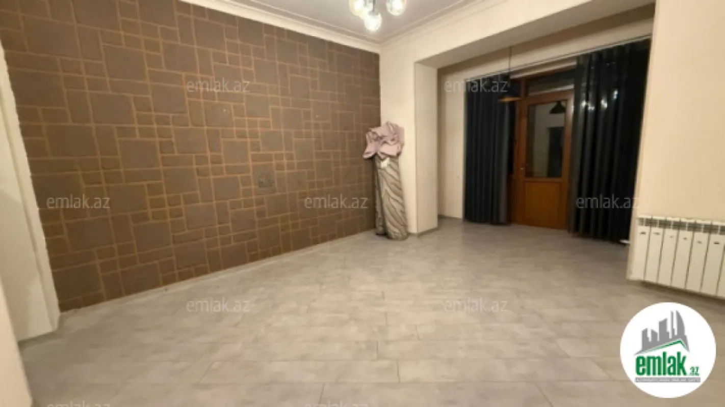 Satılır 3 otaqlı köhnə tikili 90 m²
