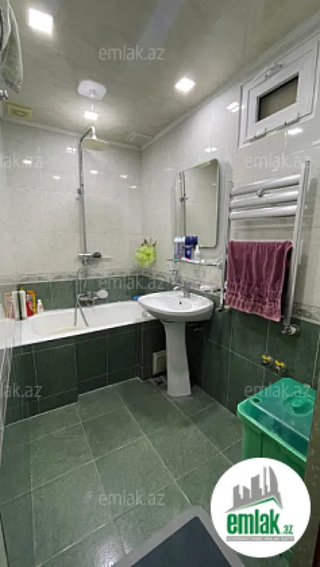 Satılır 4 otaqlı köhnə tikili 110 m²