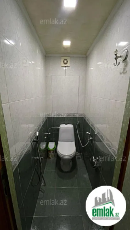 Satılır 4 otaqlı köhnə tikili 110 m²