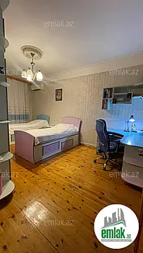 Satılır 4 otaqlı köhnə tikili 110 m²