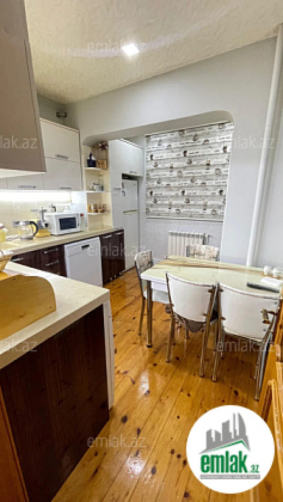 Satılır 4 otaqlı köhnə tikili 110 m²