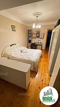 Satılır 4 otaqlı köhnə tikili 110 m²